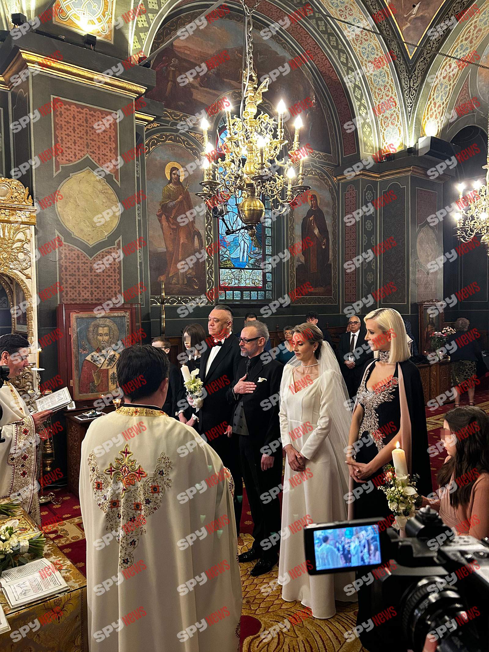 Mihai Albu a ajuns în fața altarului alături de mireasa lui, Elena. Informații în timp real de la cununia religioasă