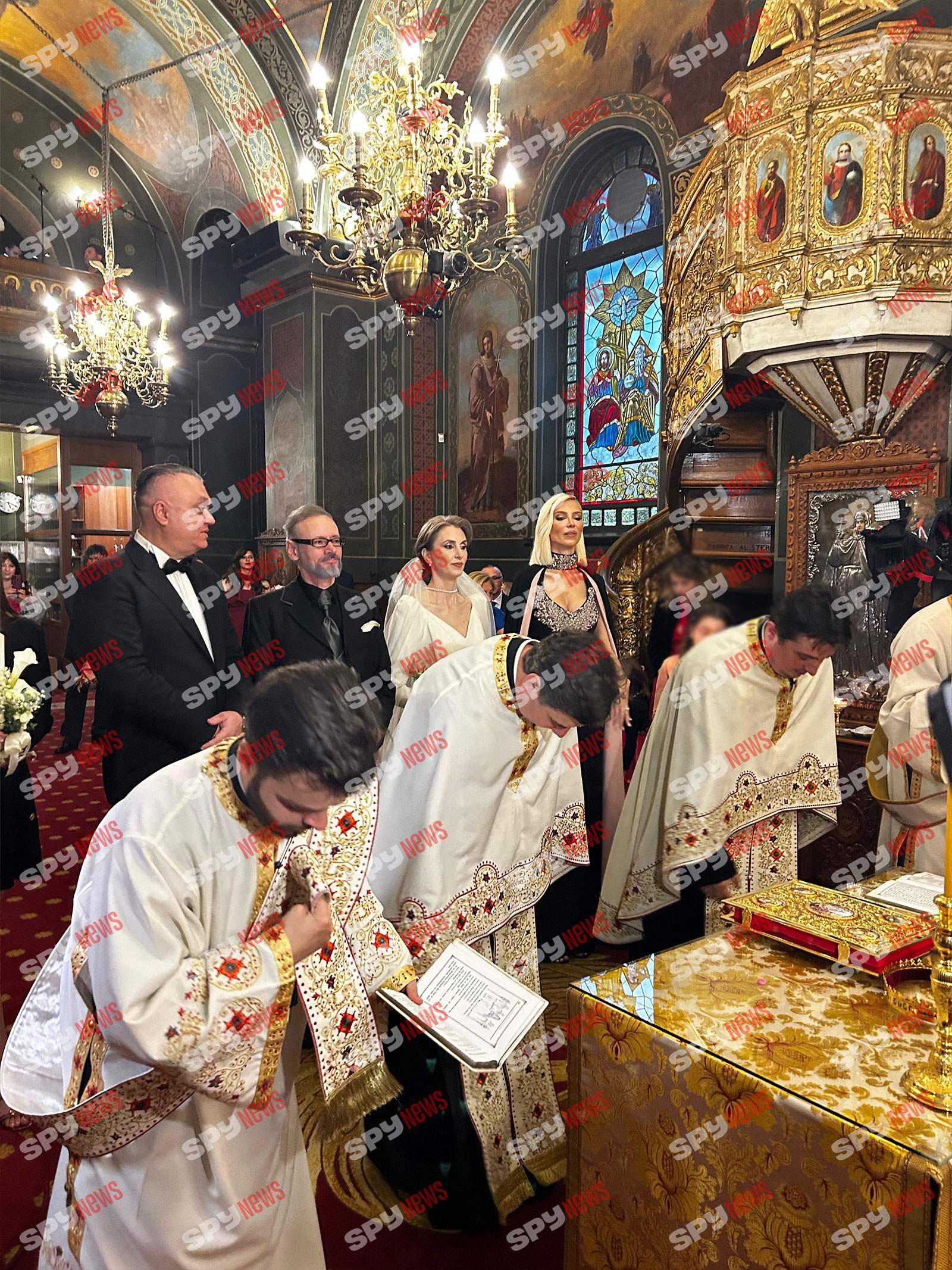 Mihai Albu a ajuns în fața altarului alături de mireasa lui, Elena. Informații în timp real de la cununia religioasă