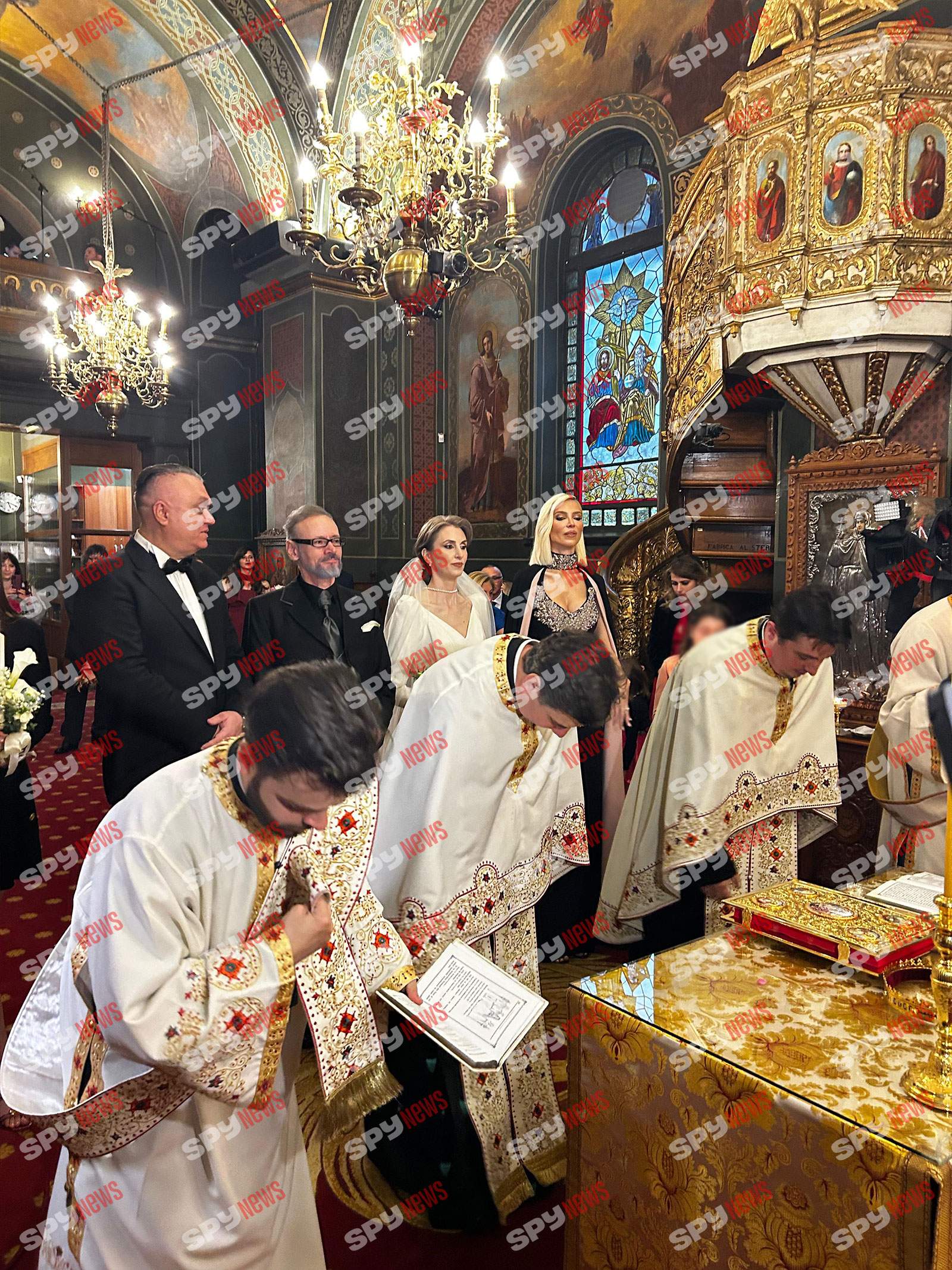 Mihai Albu a ajuns în fața altarului alături de mireasa lui, Elena. Informații în timp real de la cununia religioasă