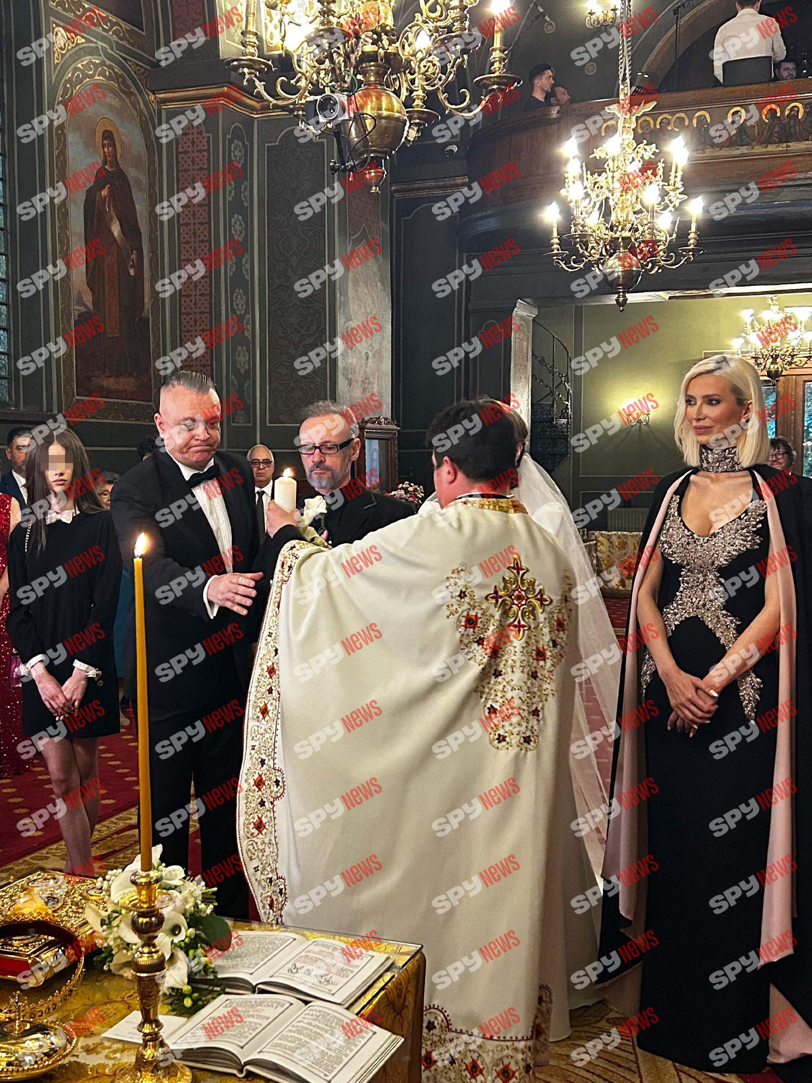 Mihai Albu a ajuns în fața altarului alături de mireasa lui, Elena. Informații în timp real de la cununia religioasă