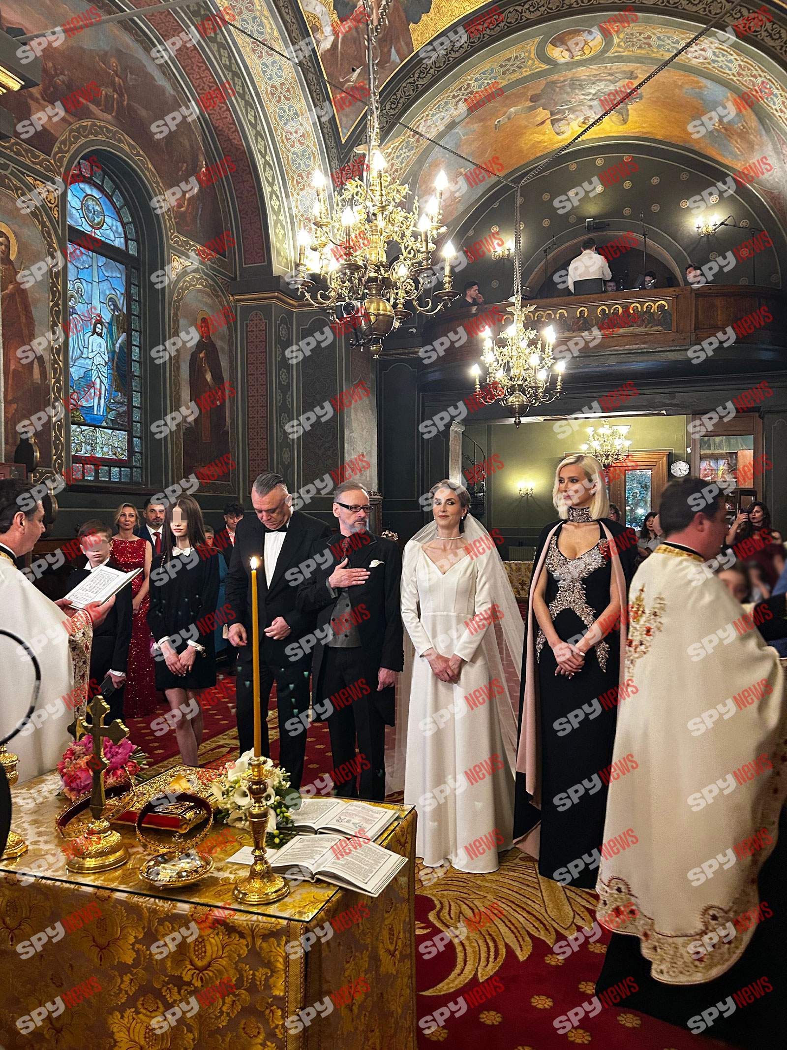 Mihai Albu a ajuns în fața altarului alături de mireasa lui, Elena. Informații în timp real de la cununia religioasă