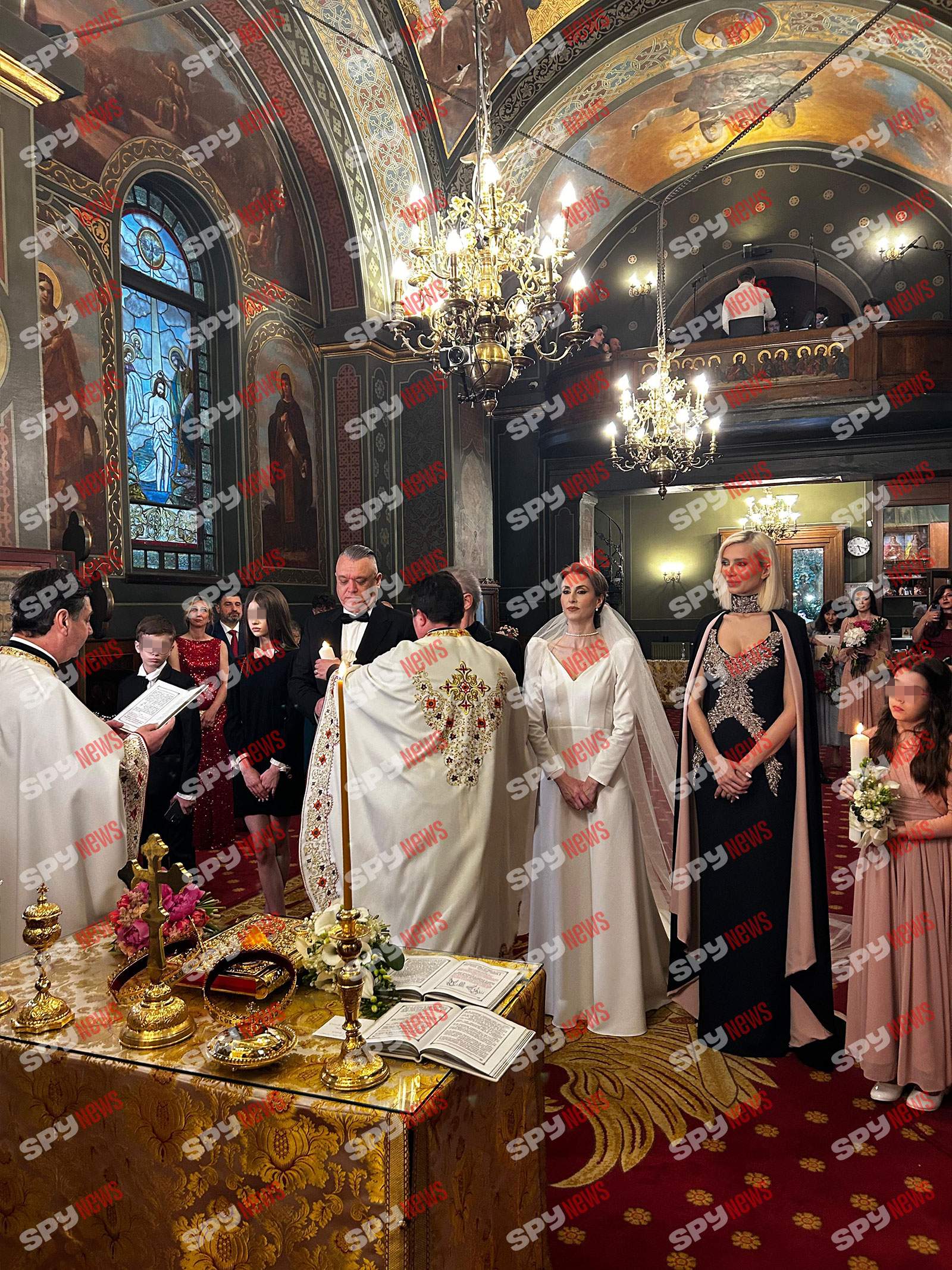 Mihai Albu a ajuns în fața altarului alături de mireasa lui, Elena. Informații în timp real de la cununia religioasă