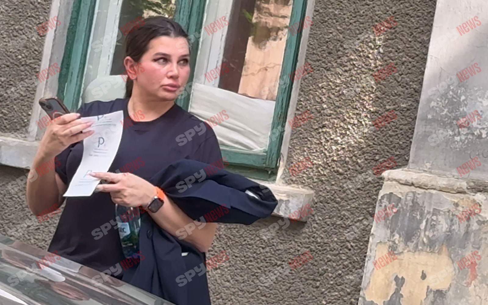 Nimic nu o mişcă pe Elena Băsescu! Nici măcar o amendă! Imagini rare cu Eba, după ce s-a retras din viaţa publică / PAPARAZZI