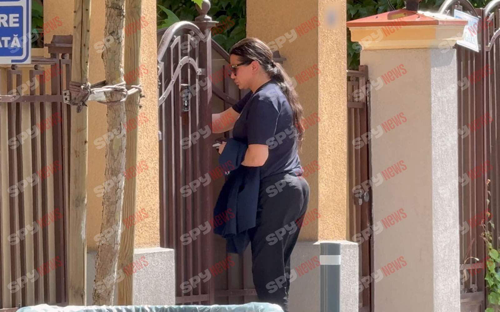 Nimic nu o mişcă pe Elena Băsescu! Nici măcar o amendă! Imagini rare cu Eba, după ce s-a retras din viaţa publică / PAPARAZZI