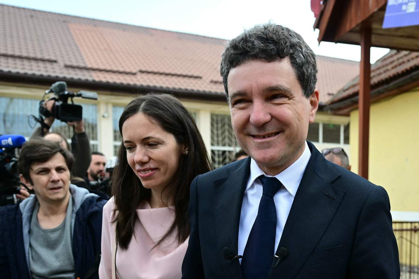 nicusor dan si sotia