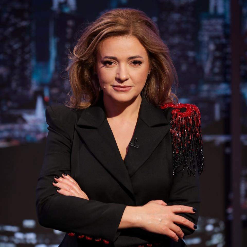 Cristina Bâtlan poarta o tinută sobră