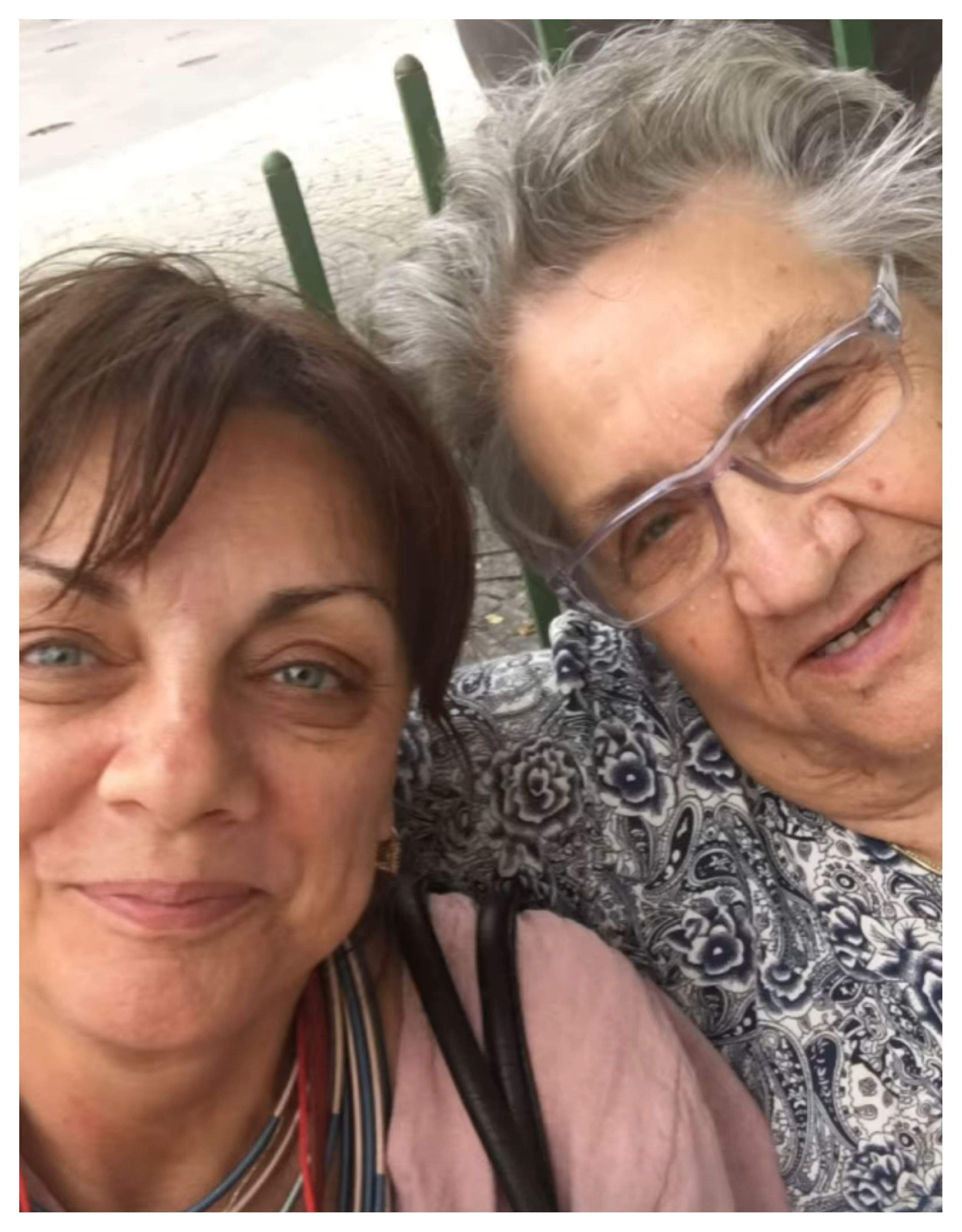 Clipe grele pentru Carmen Tănase după moartea mamei sale. Ce a postat actrița la câteva zile după ce s-a stins femeia care i-a dat viață / FOTO