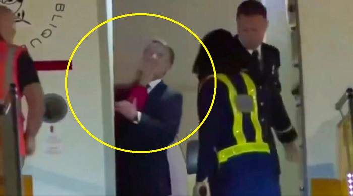 Emmanuel Macron, încă o lovitură! Un pompier din România l-a dat în judecată pe președintele Franței