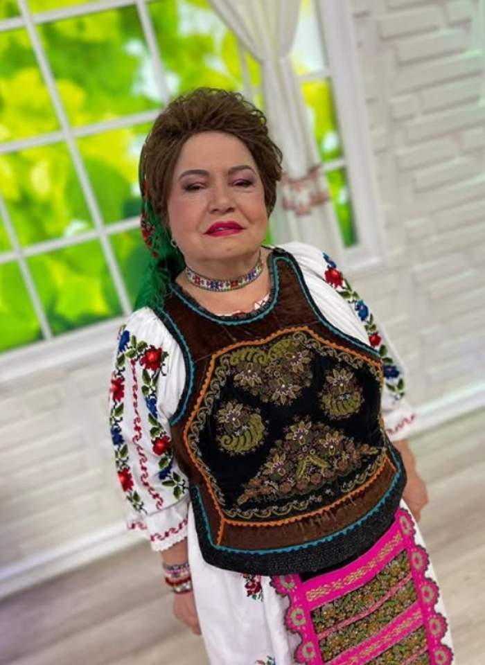 saveta bogdan in costum popular