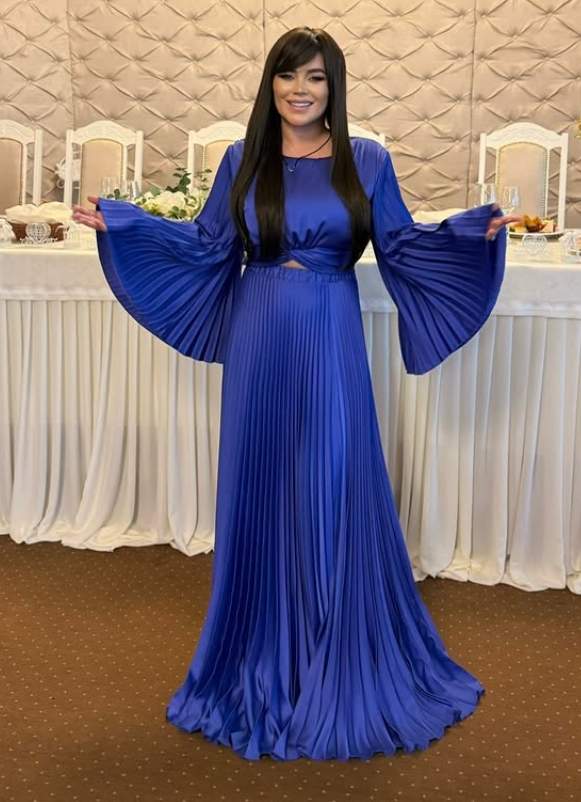 carmen de la salciua in rochie albastra