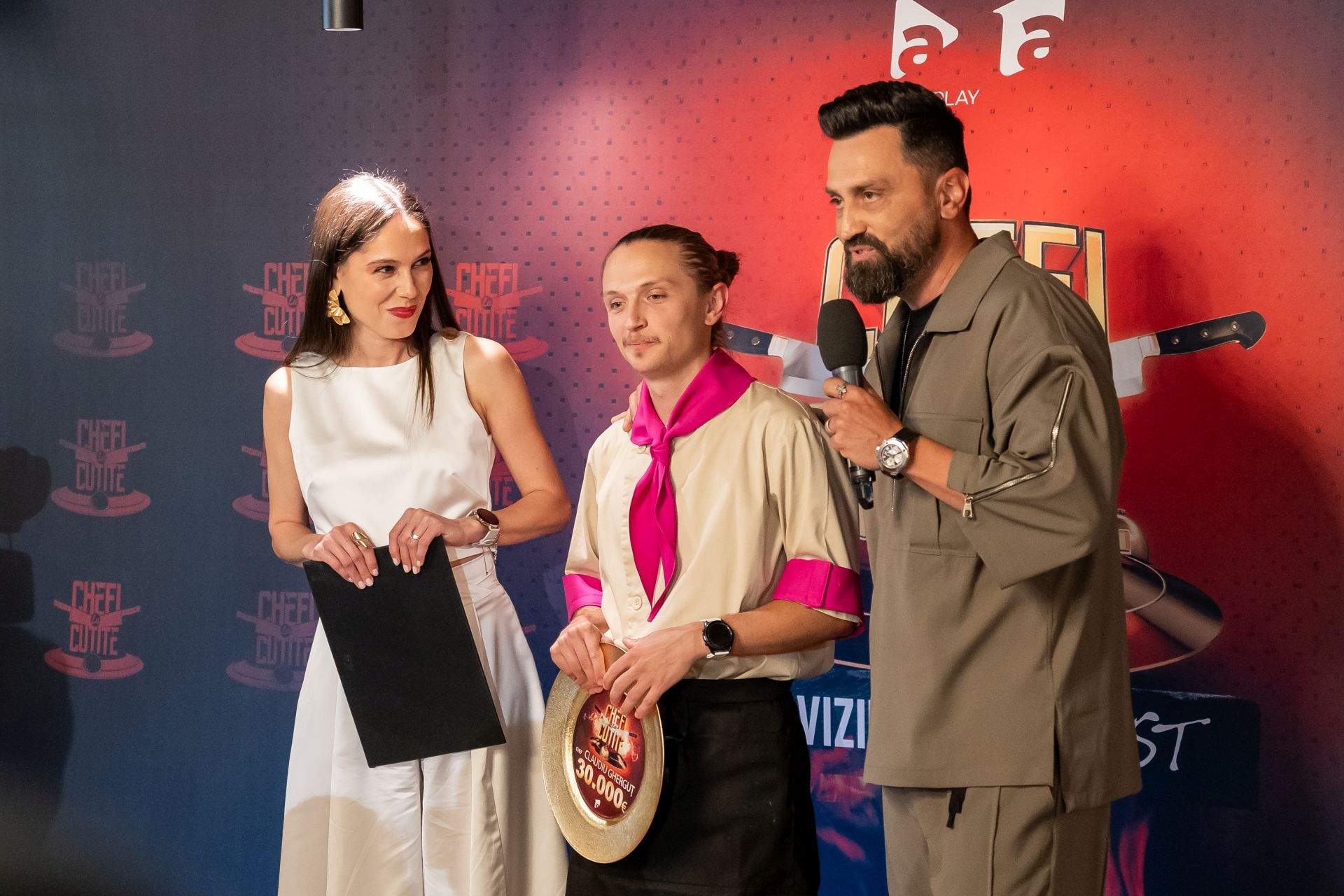 Vedetele au savurat în premieră preparatele dintr-o finală Chefi la cuțite: câștigătorul sezonului 15 și ceilalți trei finaliști au gătit live pentru invitații unui prânz special
