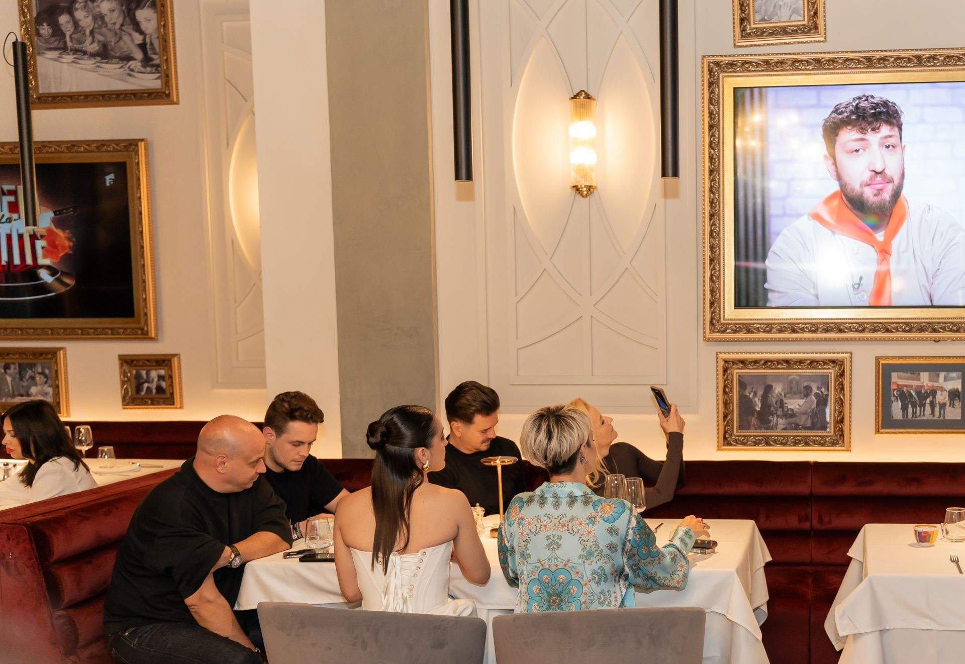 Vedetele au savurat în premieră preparatele dintr-o finală Chefi la cuțite: câștigătorul sezonului 15 și ceilalți trei finaliști au gătit live pentru invitații unui prânz special