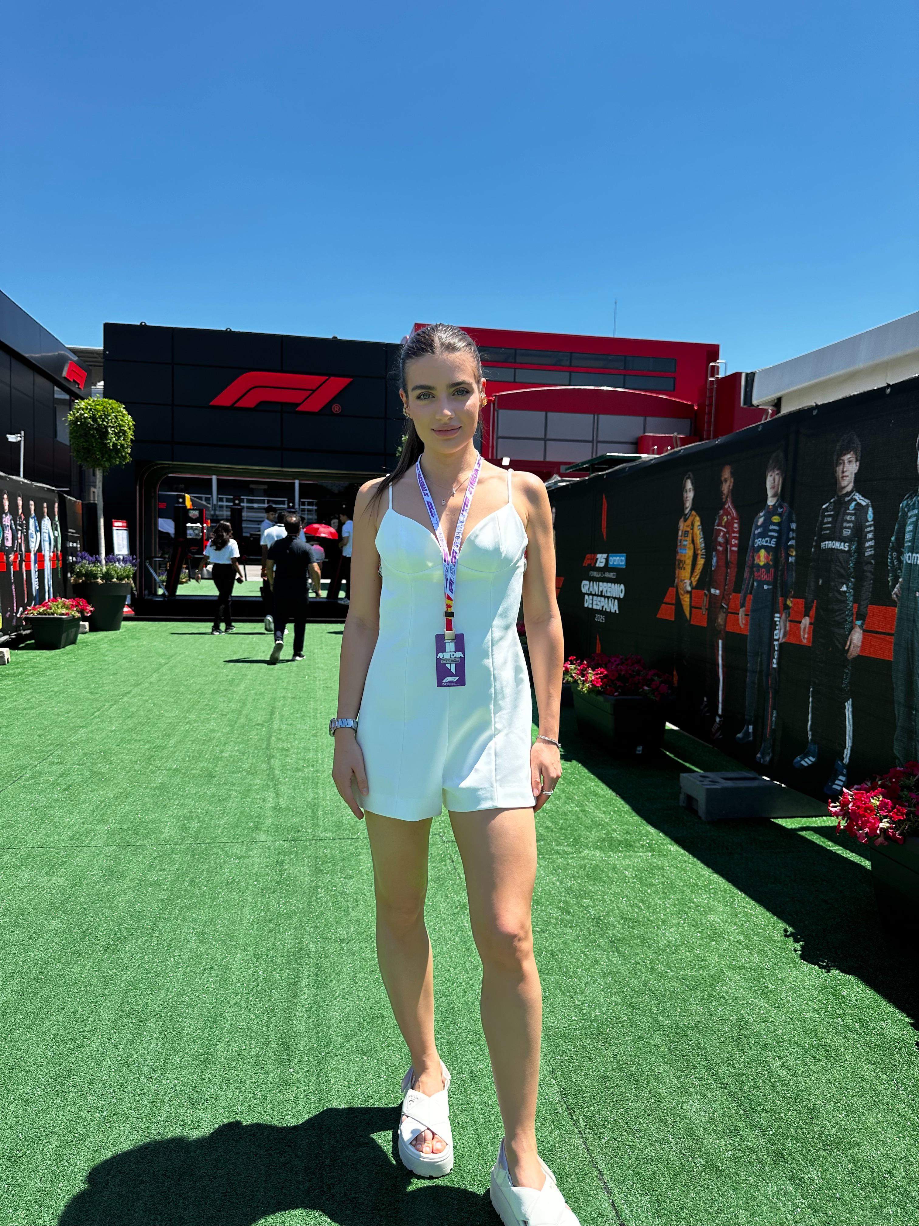 Marele Premiu de Formula 1 al Spaniei se vede duminică, de la 16.00, la Antena 1 şi pe AntenaPLAY. Ana Bodea şi Valentin Butnaru trăiesc live experiența Formula 1