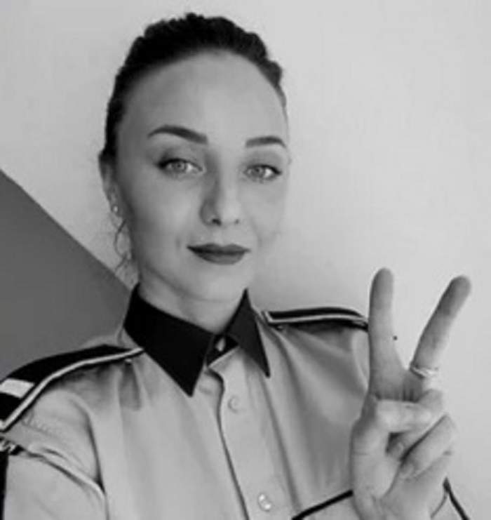 Fosta polițistă care se dezbracă pe internet, arsă la buzunare! E bună de plată
