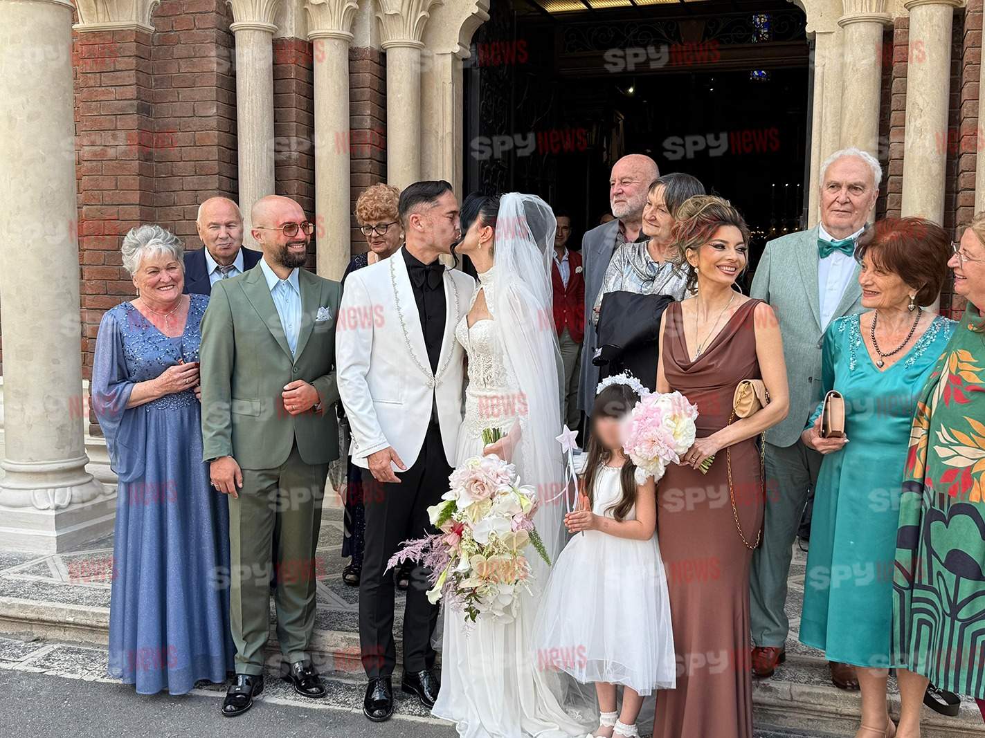Cum arată iubita lui Dinu Maxer în rochie de mireasă! Magdalena Chihaia va schimba mai multe ținute pe parcursul zilei / FOTO