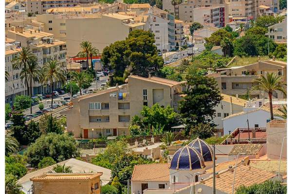 Orașul spaniol de pe malul mării care cucerește turiștii. Prețurile sunt pentru toate buzunarele