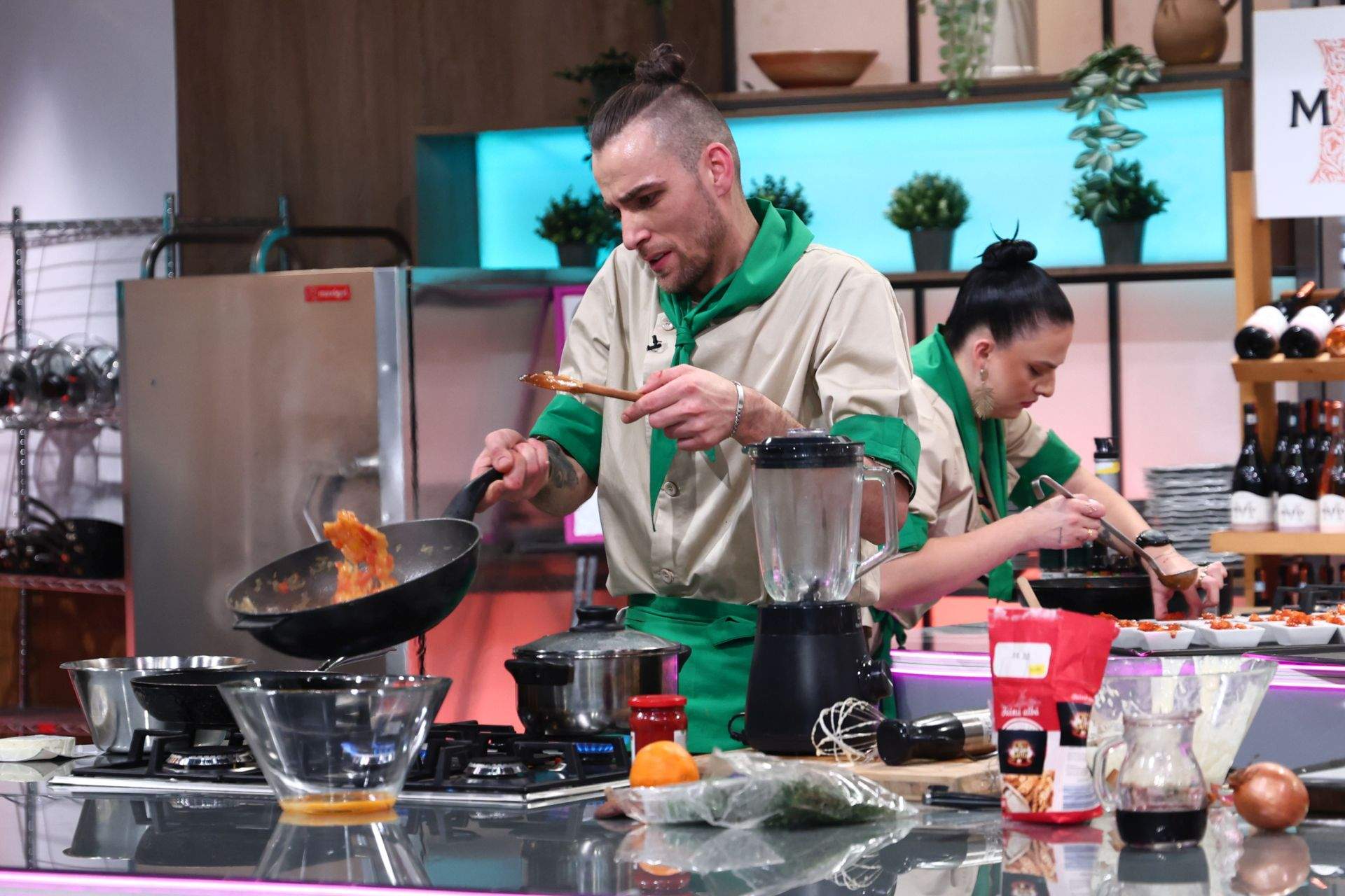 Chefi la cuțite, lider de audiență cu ediția de ieri. Diseară: al zecelea battle aduce o epopee culinară cu meniu grecesc și o lovitură amețitoare de amuletă