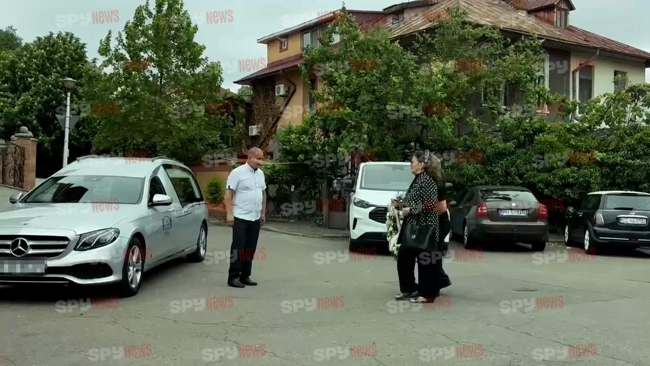 EXCLUSIV. Imagini dureroase de la înmormântarea lui Mircea Cîmpeanu! Familia și vedetele își iau rămas bun | VIDEO
