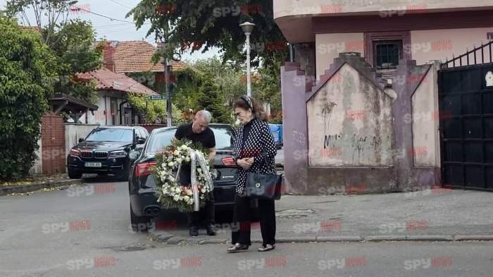 EXCLUSIV. Imagini dureroase de la înmormântarea lui Mircea Cîmpeanu! Familia și vedetele își iau rămas bun | VIDEO