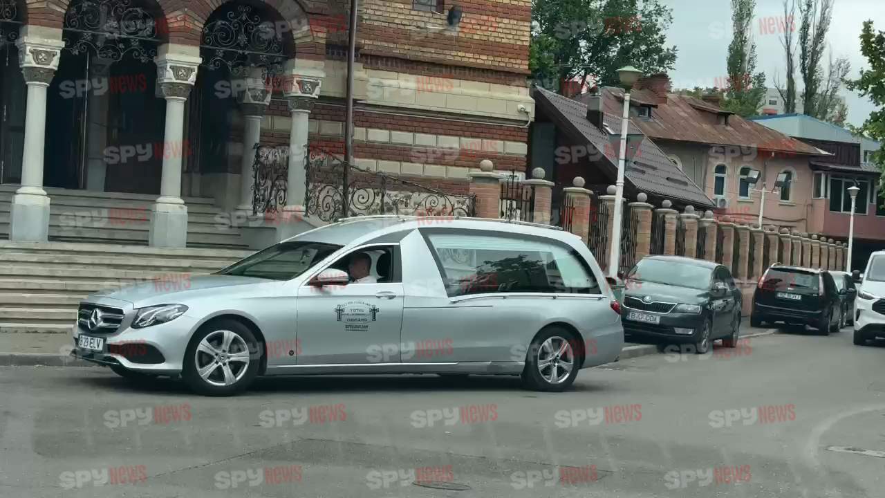 EXCLUSIV. Imagini dureroase de la înmormântarea lui Mircea Cîmpeanu! Familia și vedetele își iau rămas bun | VIDEO