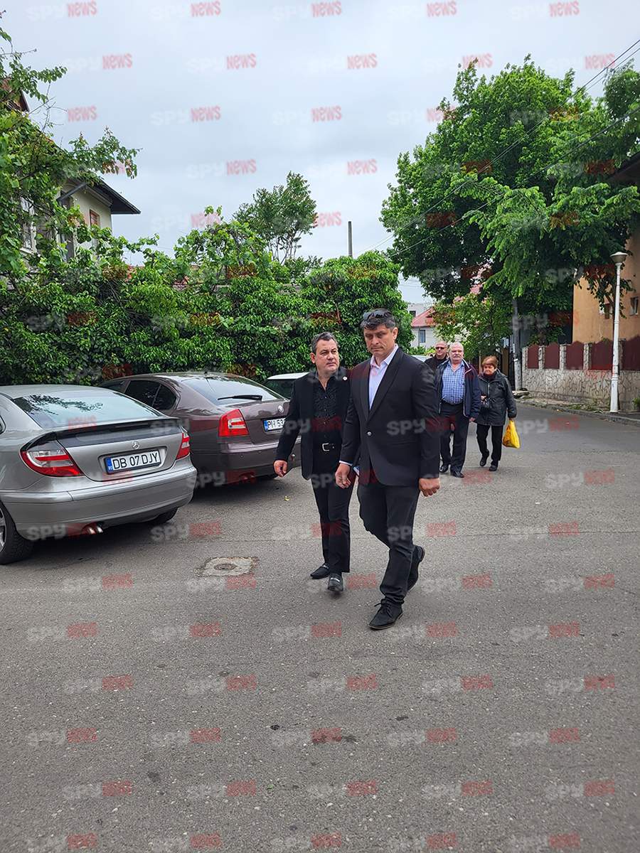 EXCLUSIV. Imagini dureroase de la înmormântarea lui Mircea Cîmpeanu! Familia și vedetele își iau rămas bun | VIDEO