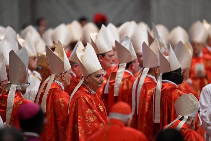 cardinalii din Vatican