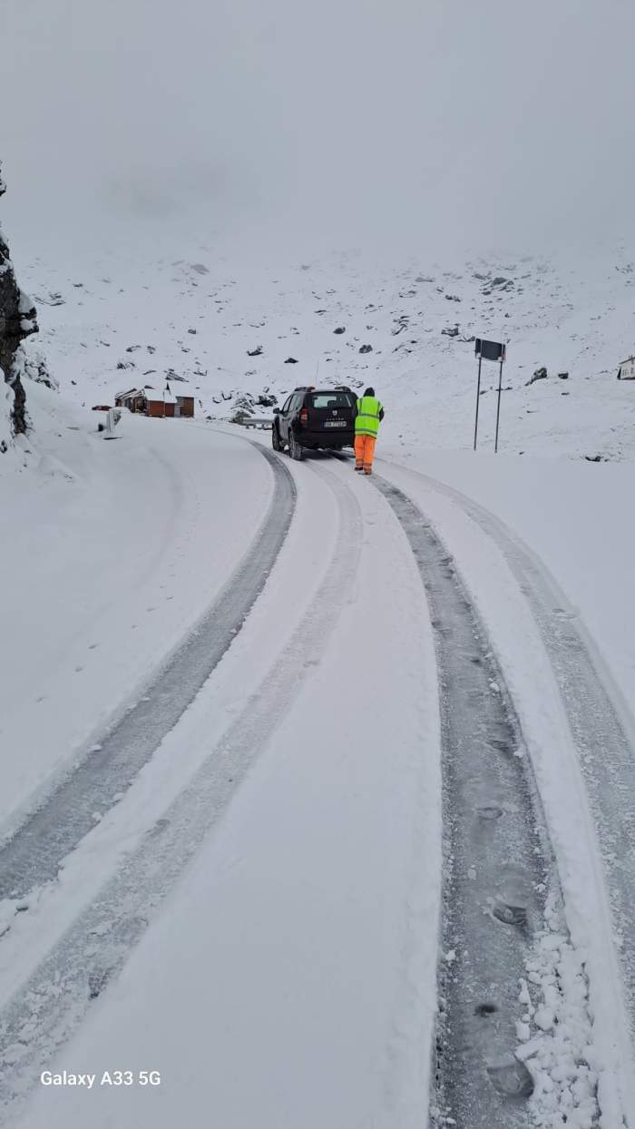 Locul din România unde a nins în luna mai! Suntem aproape la finalul primăverii, dar pe pământ s-a depus un strat de zăpadă de 10 centimetri / FOTO