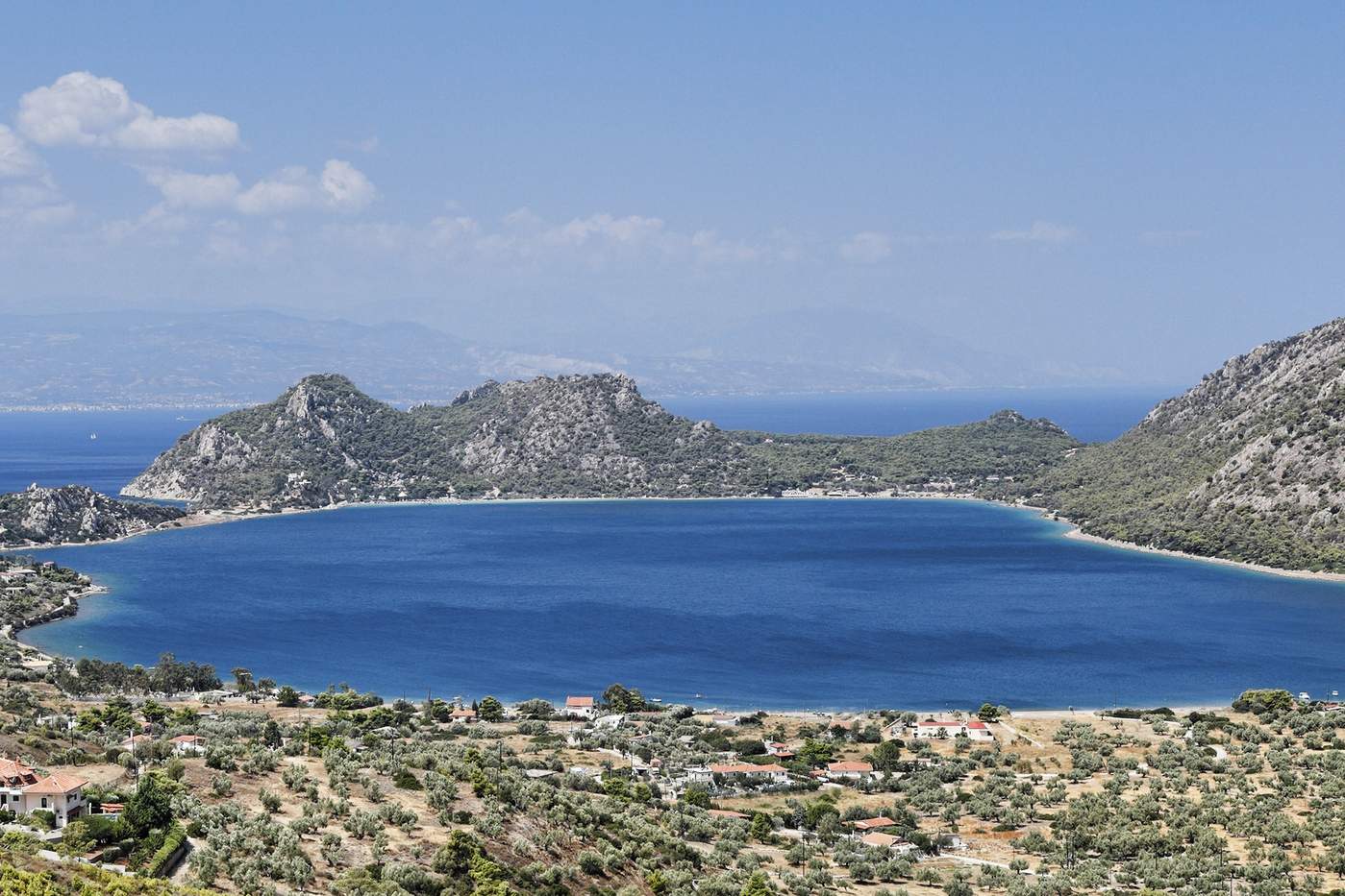 Lacul Vouliagmeni în Perachora, Grecia, Europa