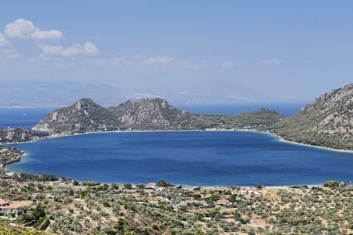 Lacul Vouliagmeni în Perachora, Grecia, Europa