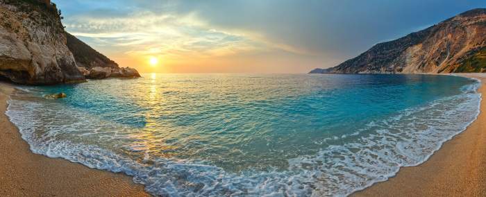Priveliștea apusului de soare de la Myrtos Beach
