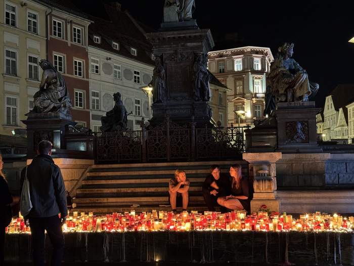 Comemorarea victimelor atacului de la liceul din Graz