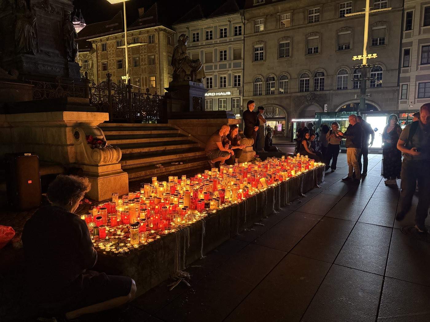 Comemorarea victimelor atacului de la liceul din Graz