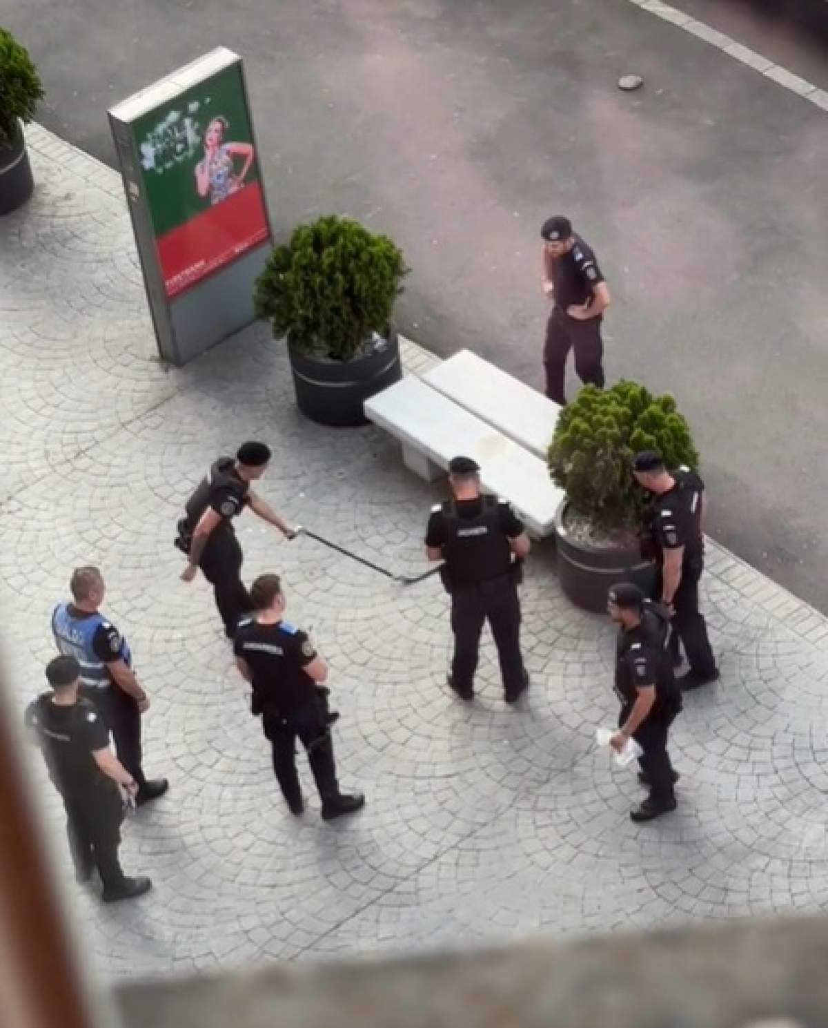 Intervenție a forțelor de ordine pe Calea Victoriei