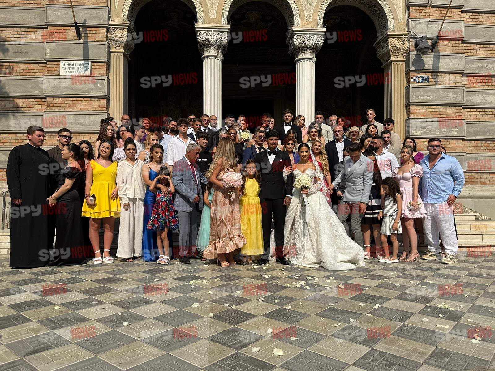 ÎPS Teodosie a oficiat slujba religioasă la cununia lui Florinel Coman cu soția lui, Ioana! Emoții puternice în biserică | VIDEO