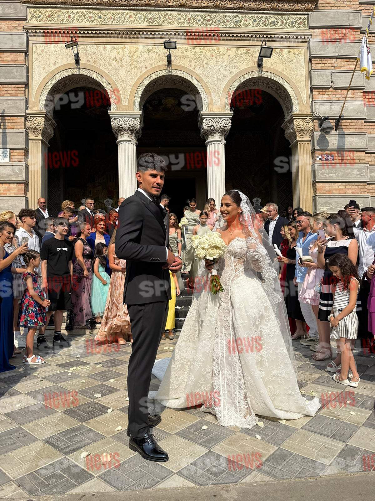 Florinel Coman și Ioana Timofeciuc, primele declarații după ce au devenit soț și soție! Fotbalistul a recunoscut că a fost copleșit de emoții: ”Sunt foarte fericit” | VIDEO