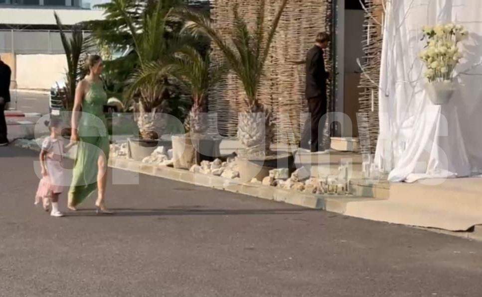 Începe petrecerea! Florinel Coman și Ioana Timofeciuc au ajuns în locația unde are loc nunta lor! Imagini fabuloase | VIDEO