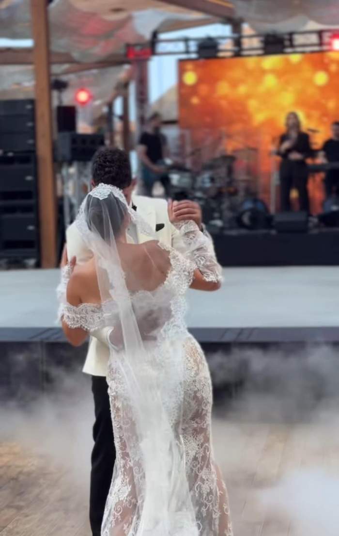 Florinel Coman și soția lui, Ioana, dansul mirilor! Feli a cântat live cea mai romantică piesă | VIDEO