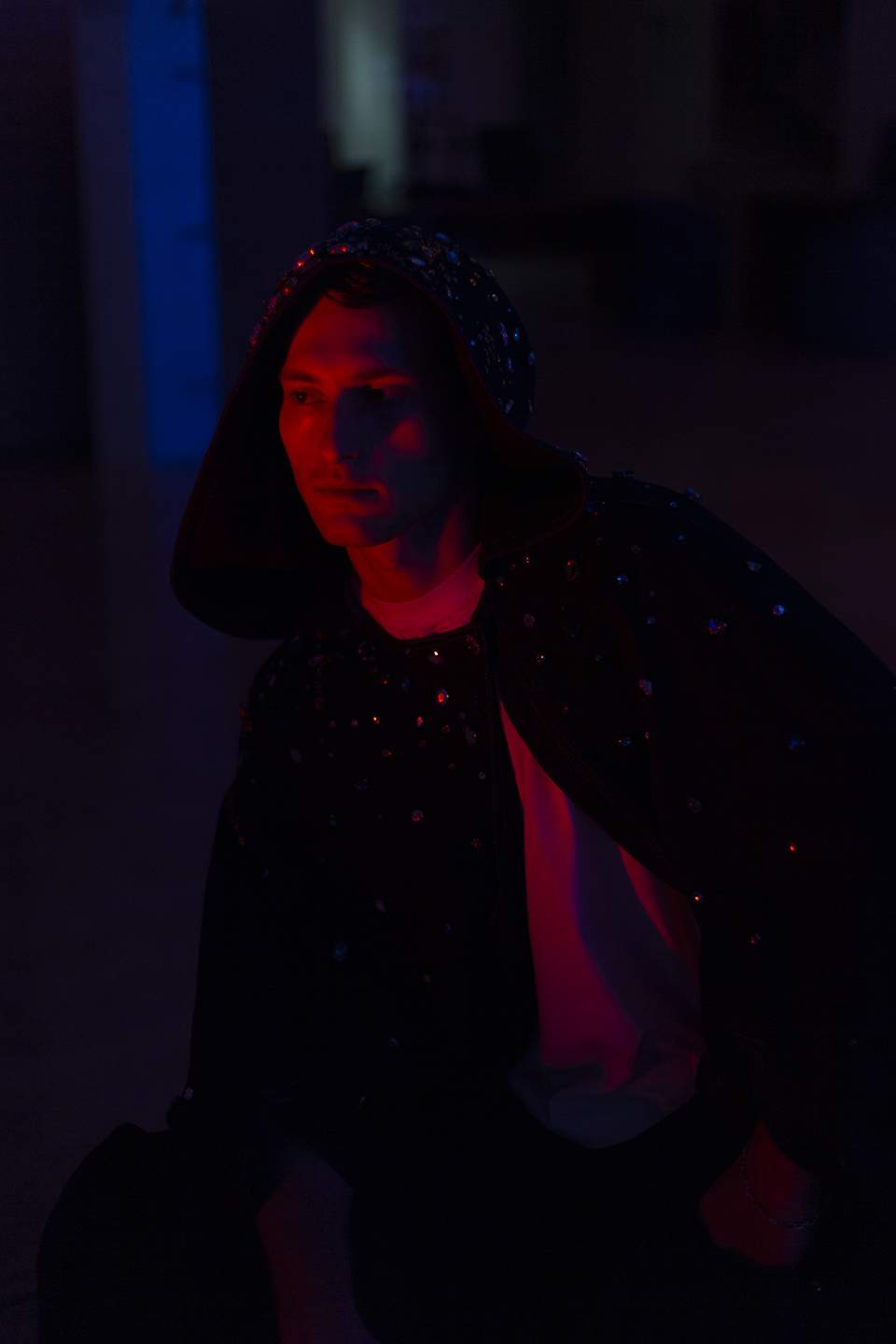 Irina Voinea, designerul român care aduce o premieră în moda românească! Folosește inteligența artificială în colecție! Cum arată creațiile