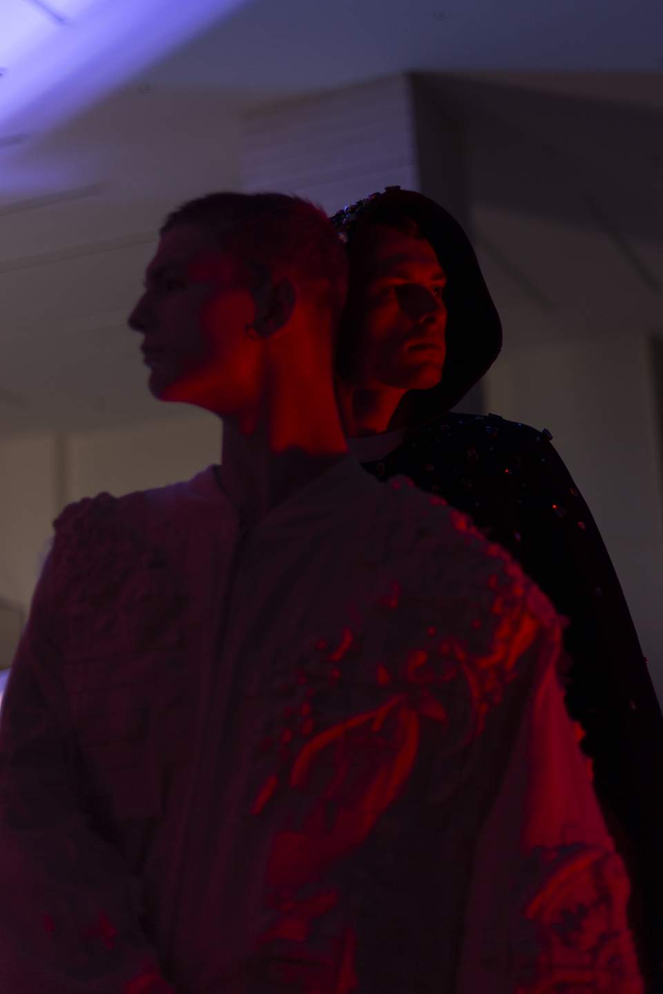 Irina Voinea, designerul român care aduce o premieră în moda românească! Folosește inteligența artificială în colecție! Cum arată creațiile