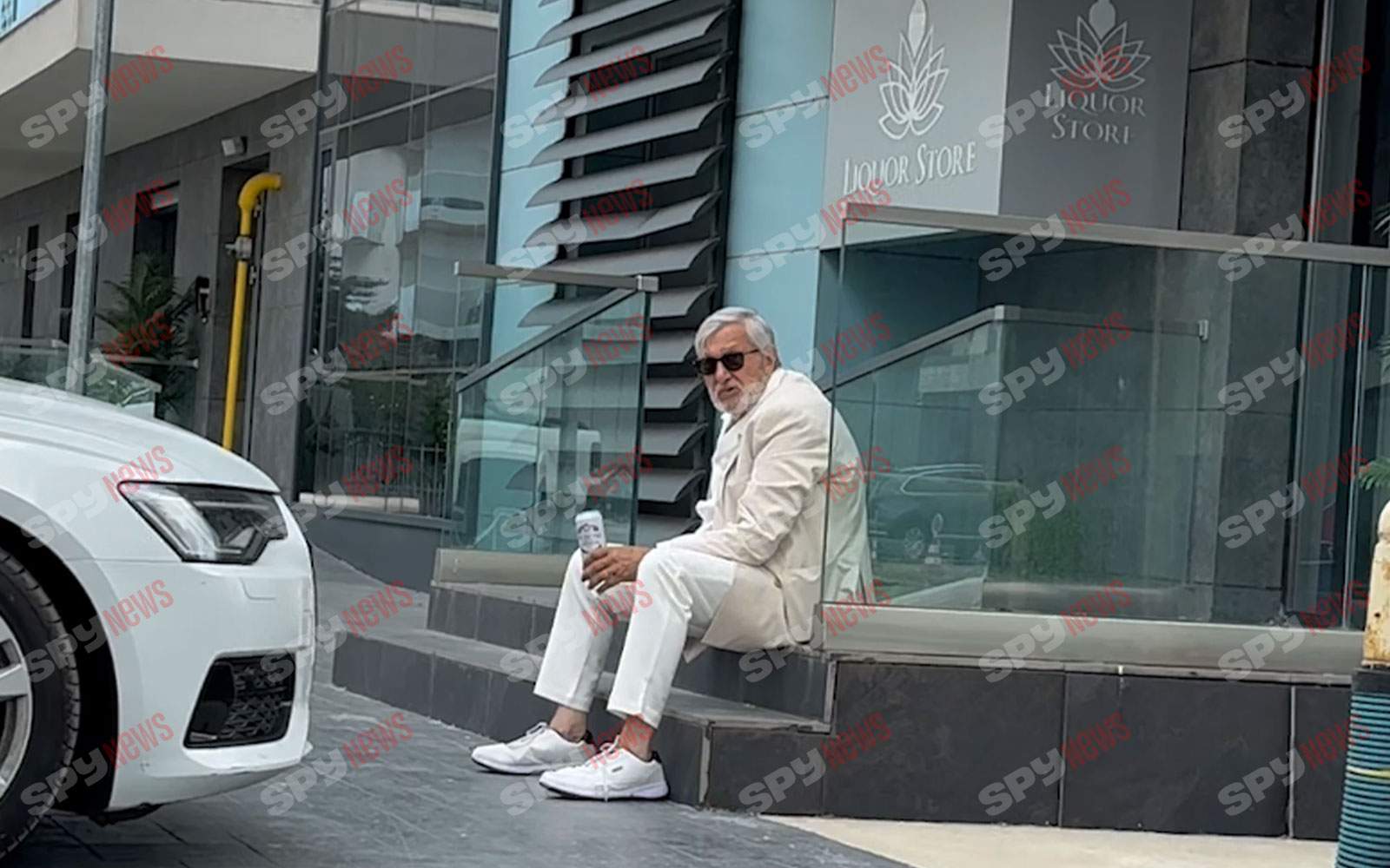 Ilie Năstase, singurel și supărat! A făcut treburi casnice și s-a premiat cu o bere rece! Imagini de senzație
