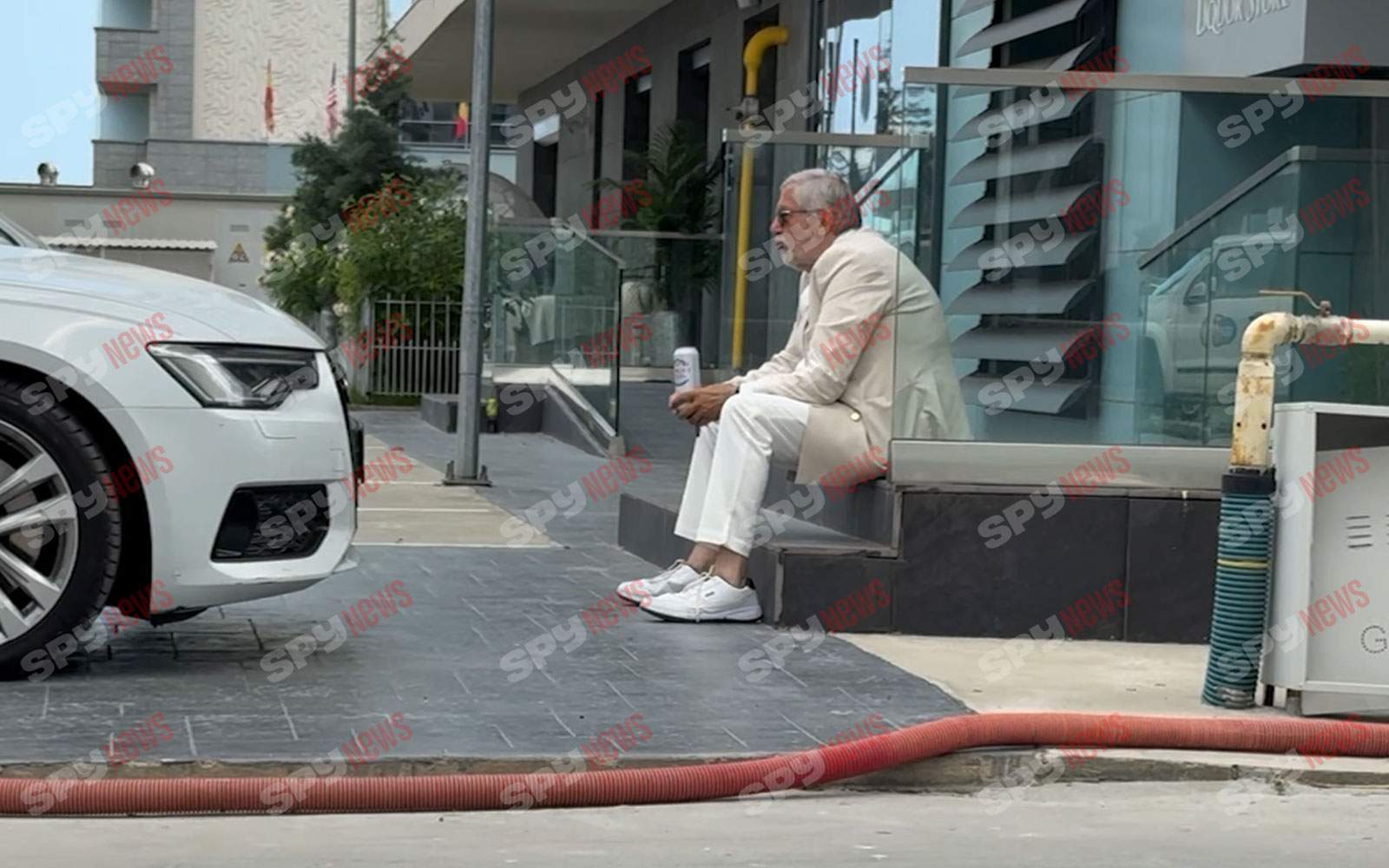 Ilie Năstase, singurel și supărat! A făcut treburi casnice și s-a premiat cu o bere rece! Imagini de senzație