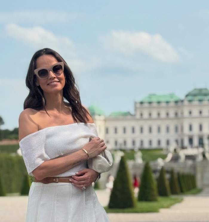 andreea raicu imbracata in alb