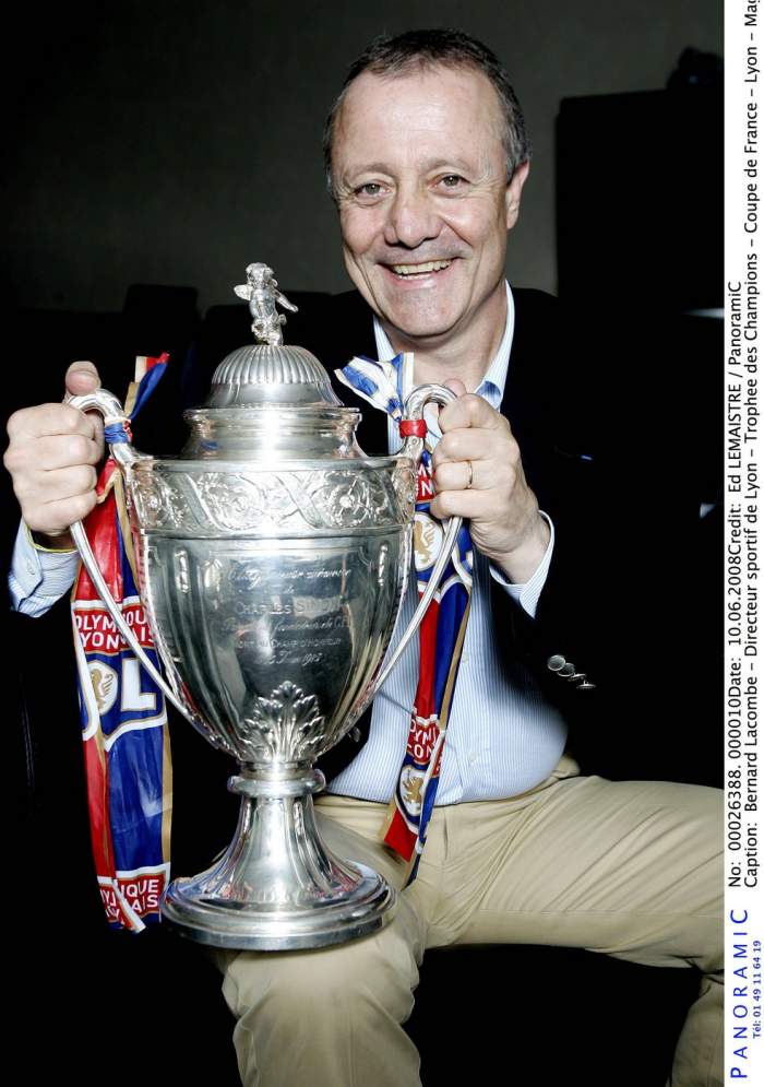 Bernard Lacombe și Jean Michel Aulas - trofeu și cupă - Lyon