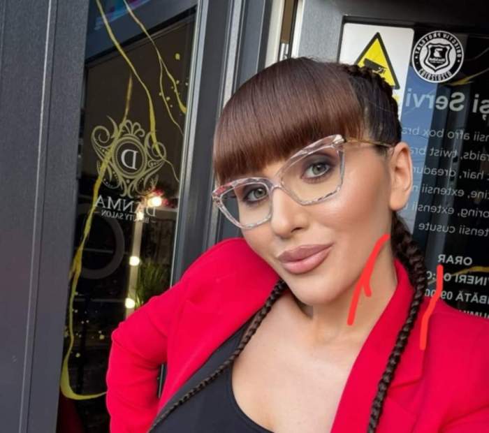 dana roba selfie in fata salonului
