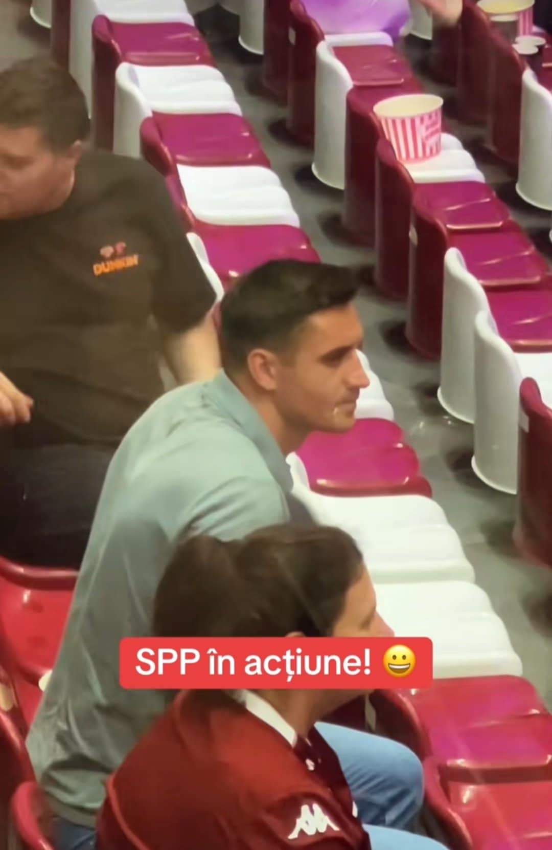 Ce face SPP-istul lui Nicușor Dan, când nu păzește președintele! Noi imagini cu bărbatul care le-a pus pe jar pe domnișoarele din România