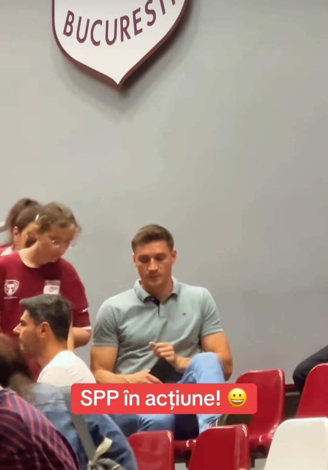 Ce face SPP-istul lui Nicușor Dan, când nu păzește președintele! Noi imagini cu bărbatul care le-a pus pe jar pe domnișoarele din România