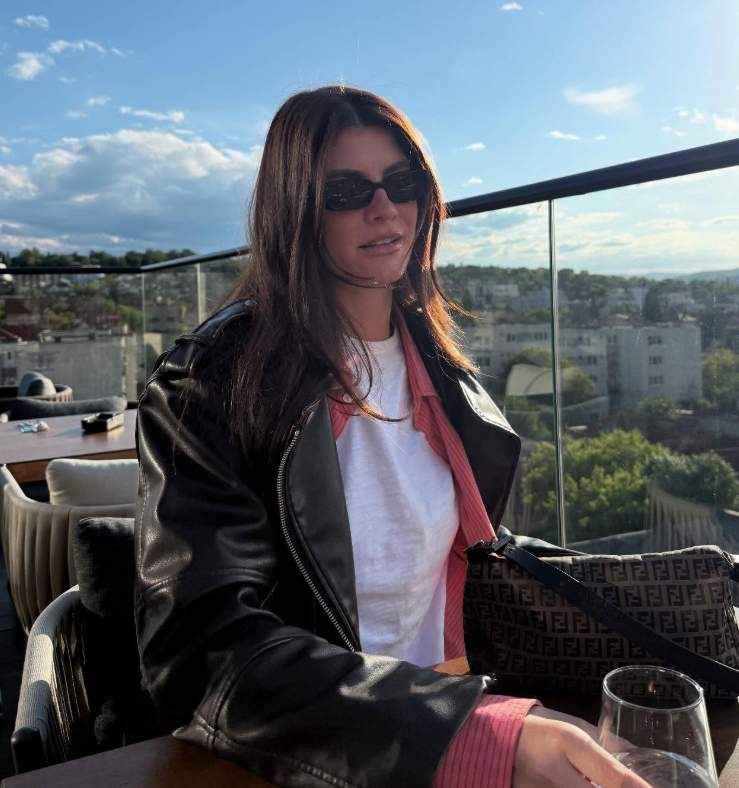 laura giurcanu la un rooftop