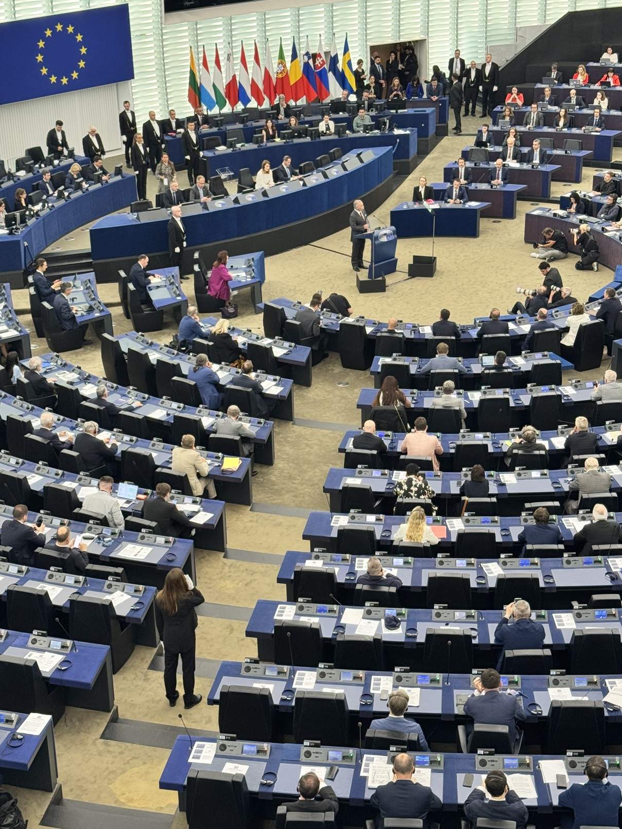 Antena Academy – Lecția de democrație live, în băncile din Parlamentul European. Singura școală de media din România prezentă cu studenții la evenimente oficiale în forurile europene