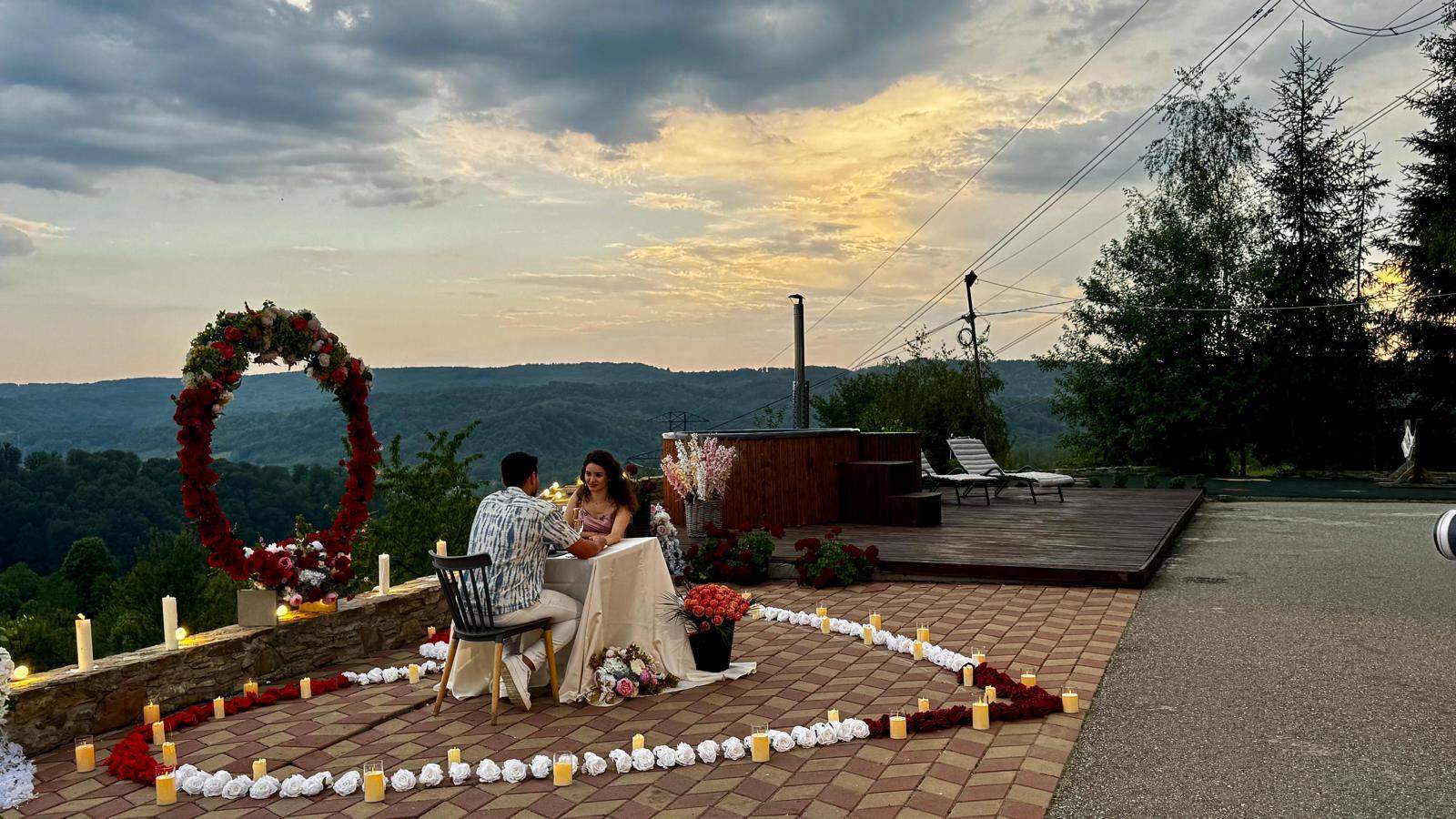 Premieră în noul sezon de la Mireasa: două cupluri şi-au exprimat dorința să nu se căsătorească în finala show-ului. Doi concurenți au făcut anunțul după ce s-au logodit