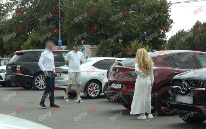 Blonda misterioasă pentru care Alex Pițurcă face orice înainte de a pleca cu ea din București! Imagini bizare cu băiatul de oraș / PAPARAZZI